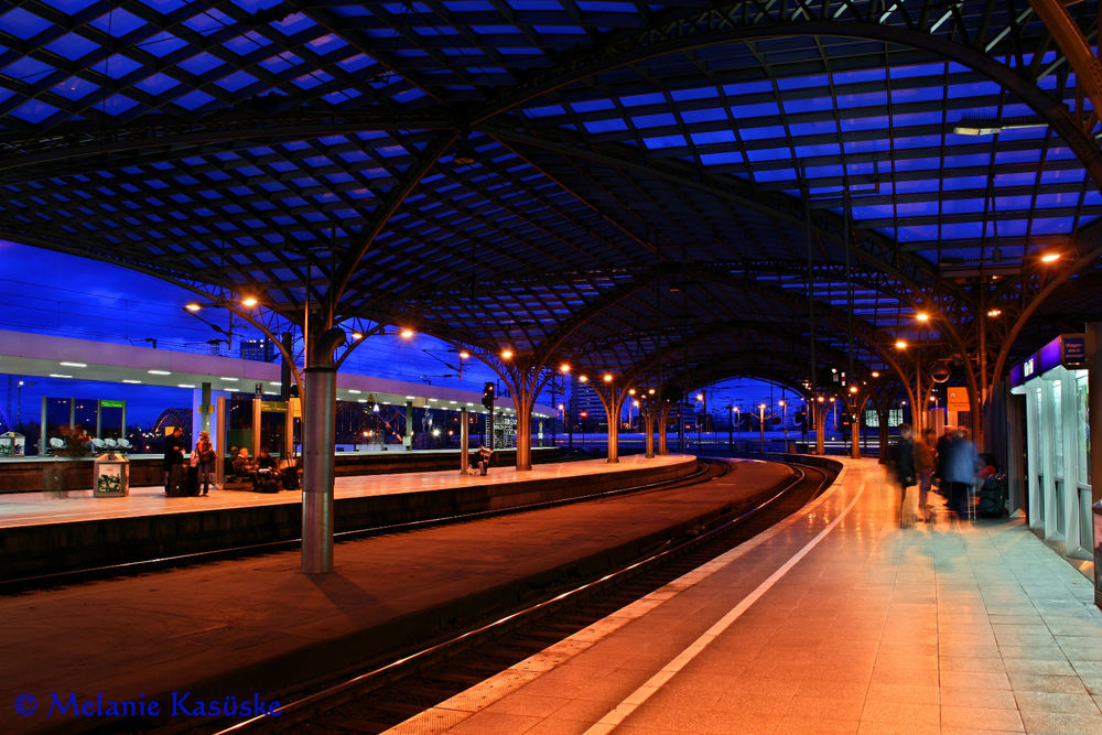 Köln HBF bei Nacht