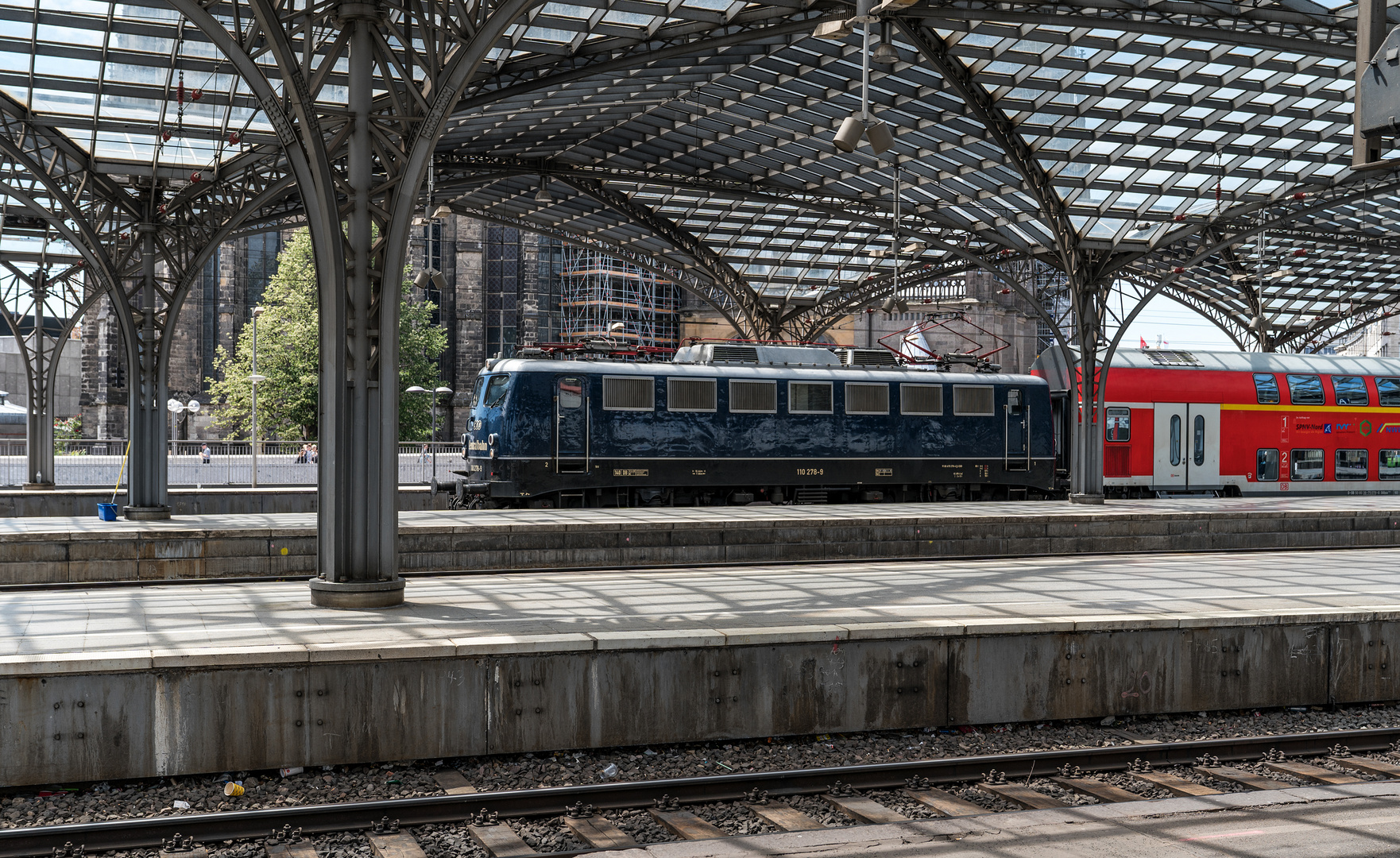 Köln Hbf, zehn vor Zwei