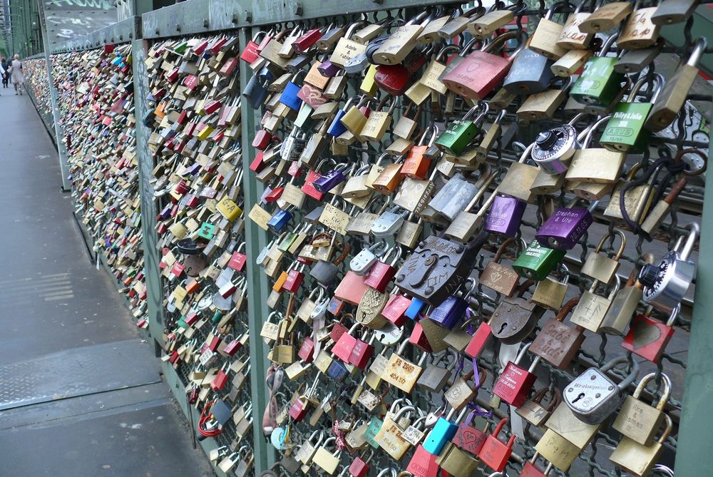 Köln - Hohenzollernbrücke: Liebesschlösser sollen weg