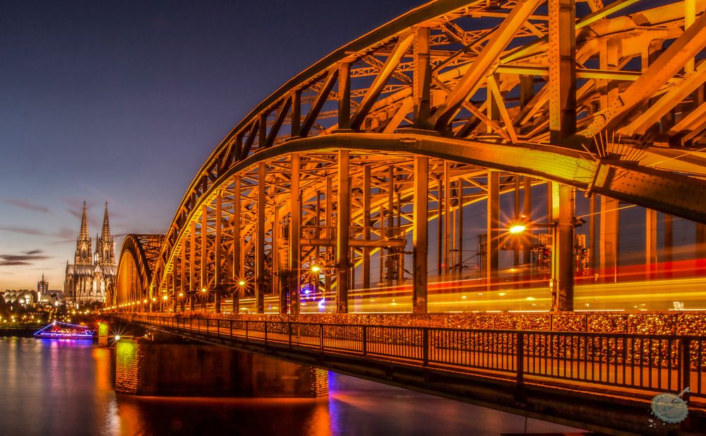 Köln - Hohenzollernbrücke mit Blick zum Dom