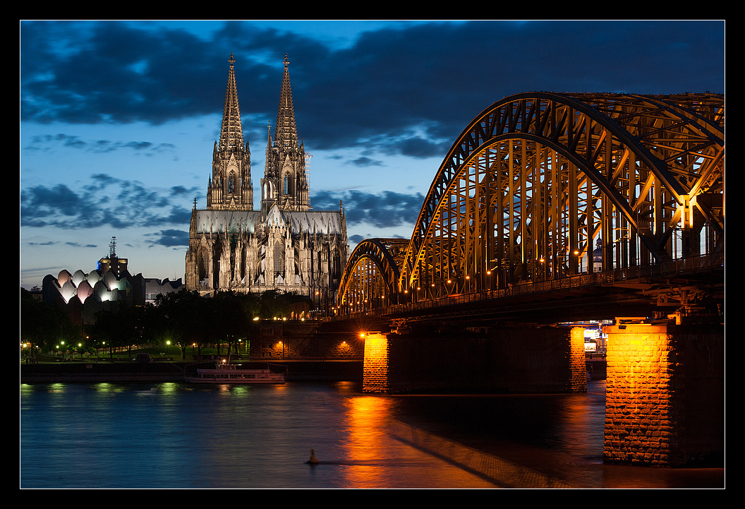 Köln - Hohenzollernbrücke mit Dom