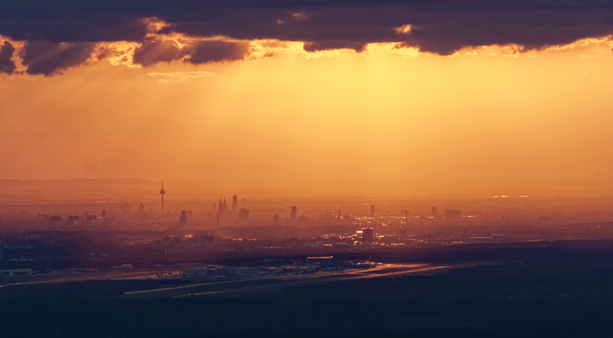 Köln im Sonnenuntergang