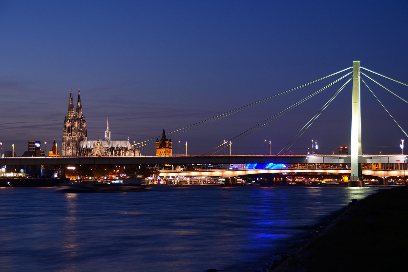 Köln in der blauen Stunde