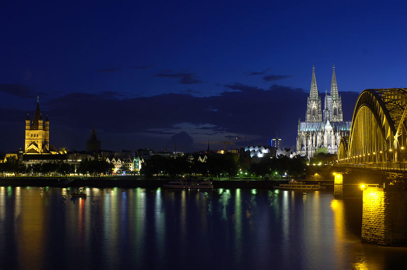 Köln in der Nacht Foto & Bild | architektur, architektur ...