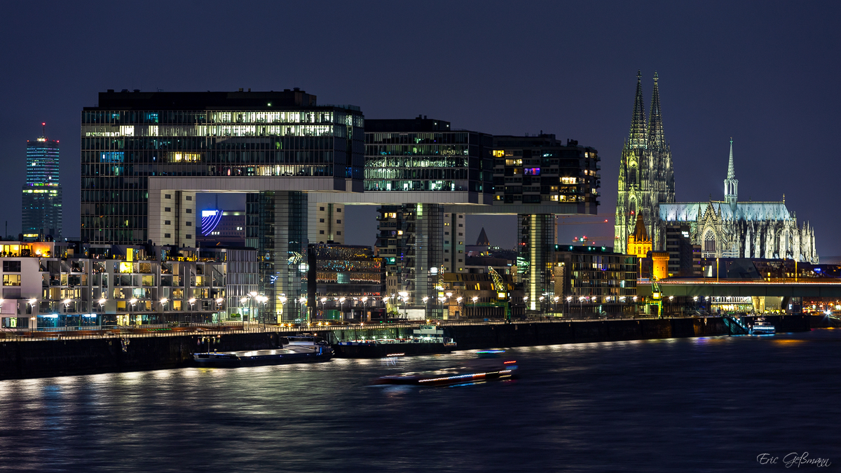 Köln Krahnhäuser mit Dom bei Nacht