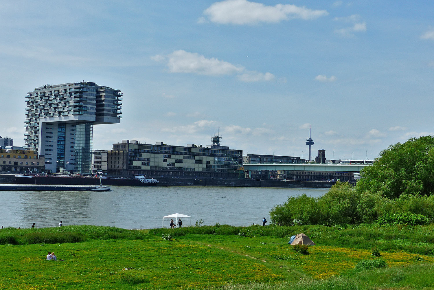 Köln - Kranhäuser, Severinsbrücke, Fernsehturm von Deutz aus