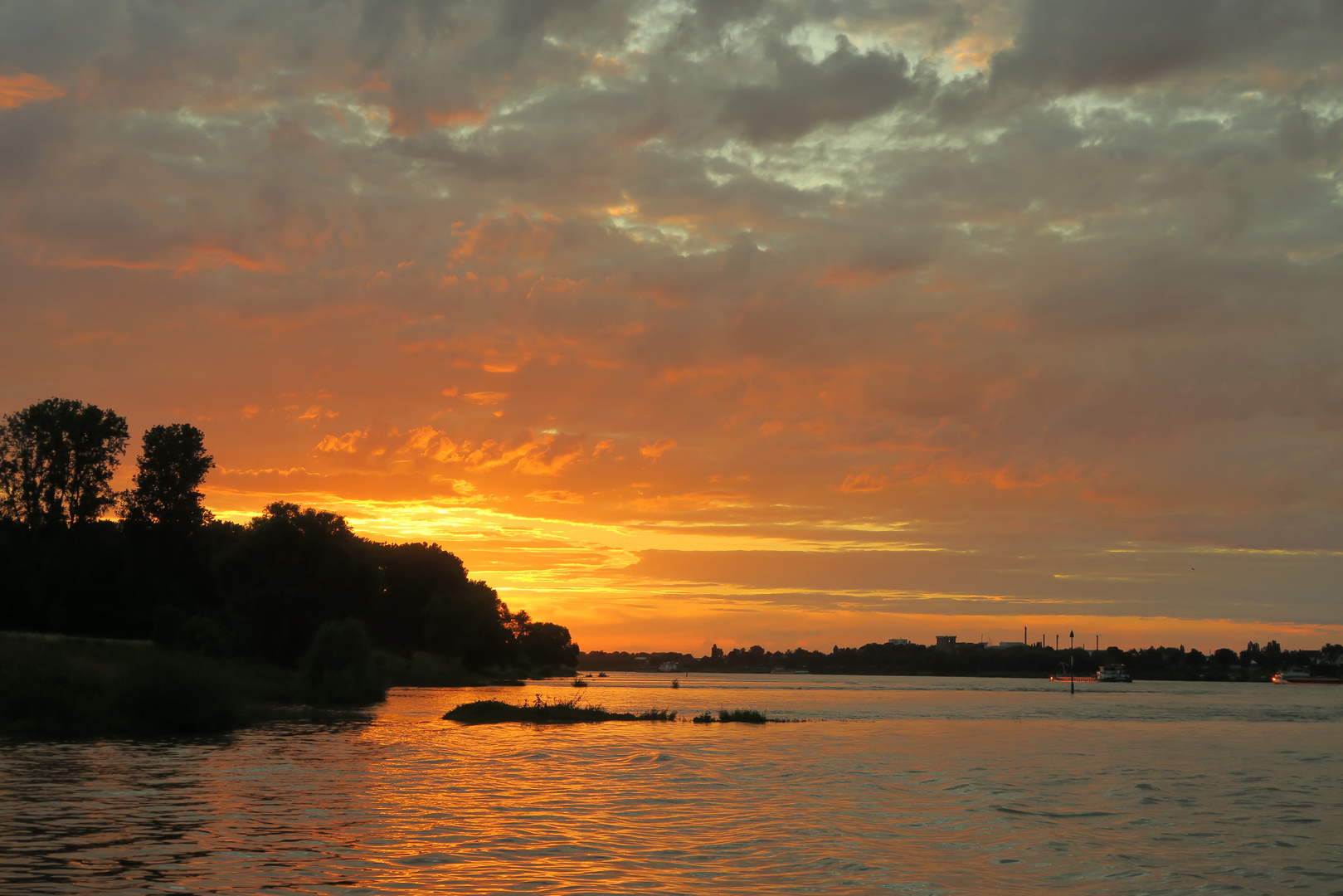 Köln-Langel Rhein oder Karibik