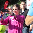 Köln Marathon 2011: Sabrina Mockenhaupt macht selbst auch noch ein Erinnerungsbild