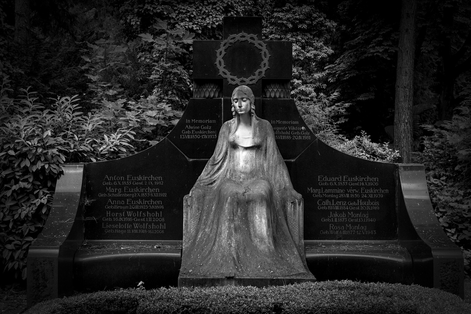 Köln-Melatenfriedhof - Grabmahl Euskirchen sw