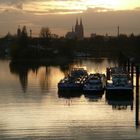 Köln - Mülheimer Hafen im Abendlicht - und der Dom schaut zu