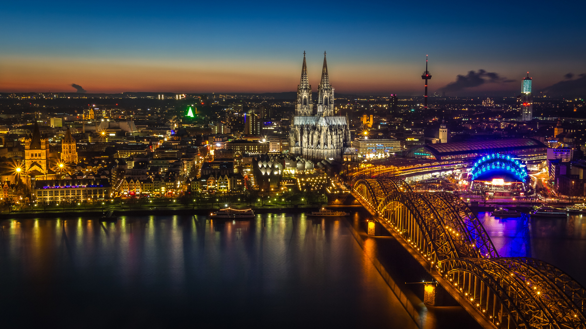 Köln nach Sonnenuntergang