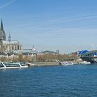 Köln-Panorama mit KD-Schiff MS RheinFantasie