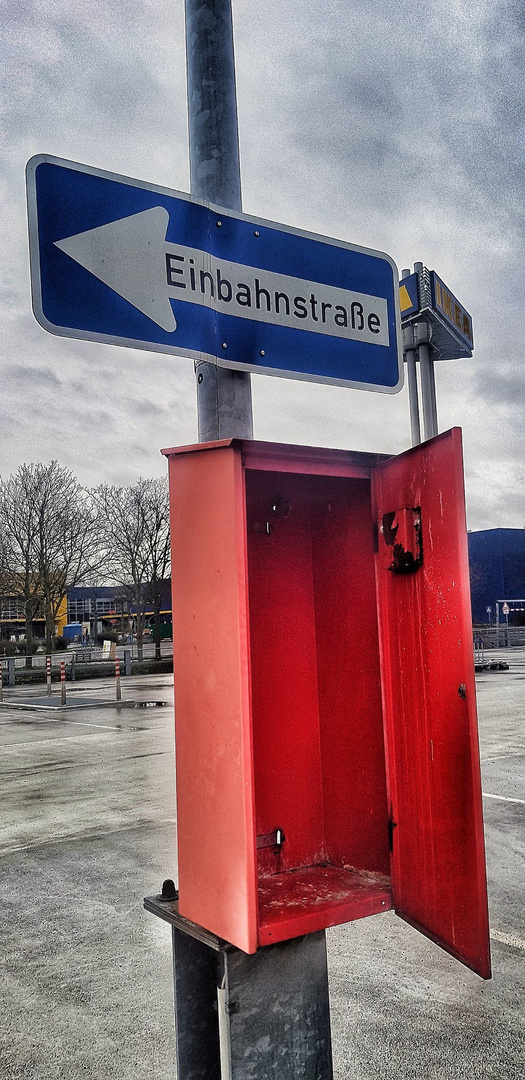 Köln, Parkplatz von Ikea in Godorf