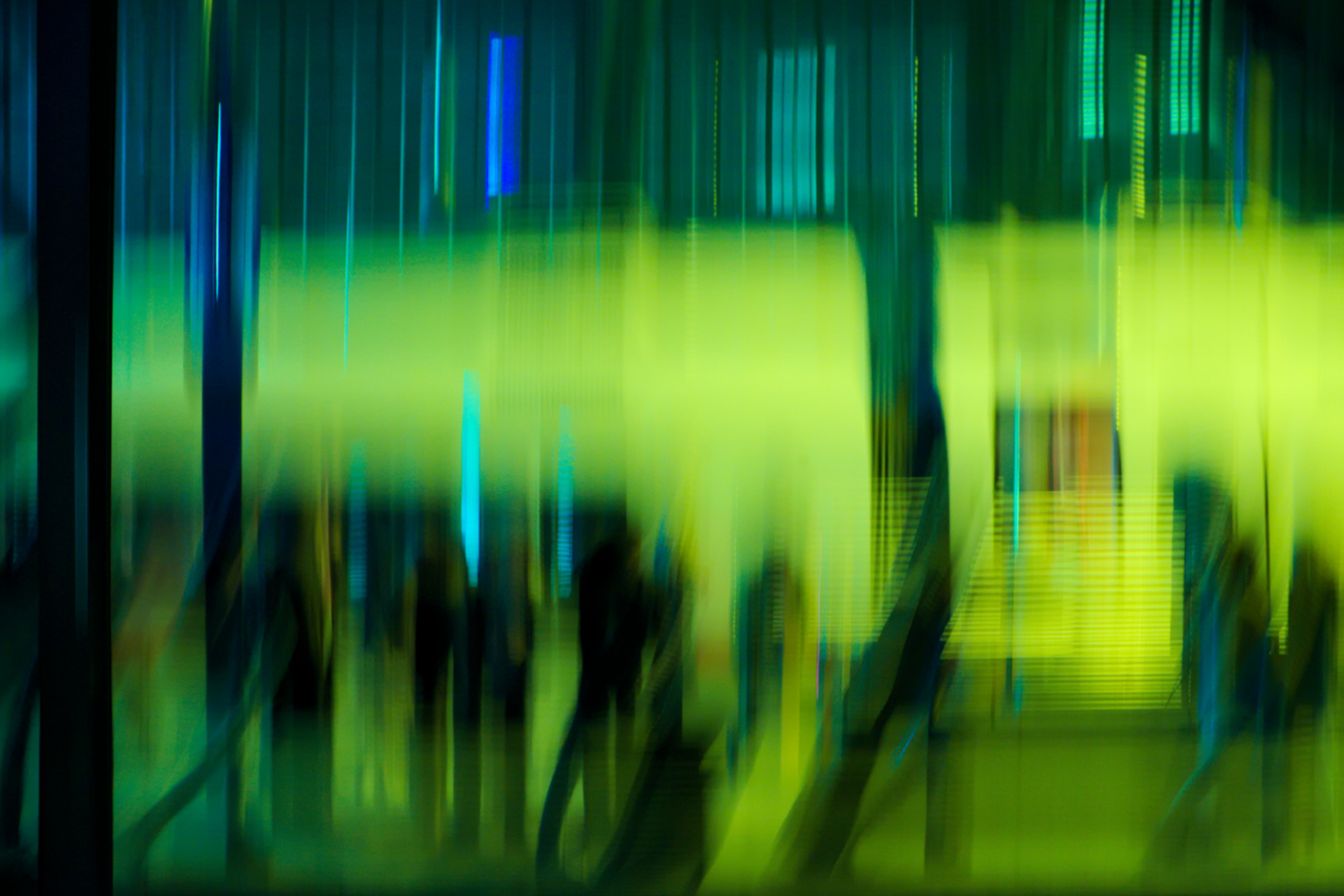 Köln / People at the Station .  Menschen am Bahnhof