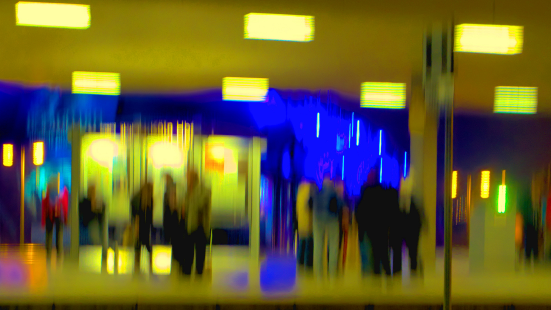 Köln / People at the Station .  Menschen am Bahnhof