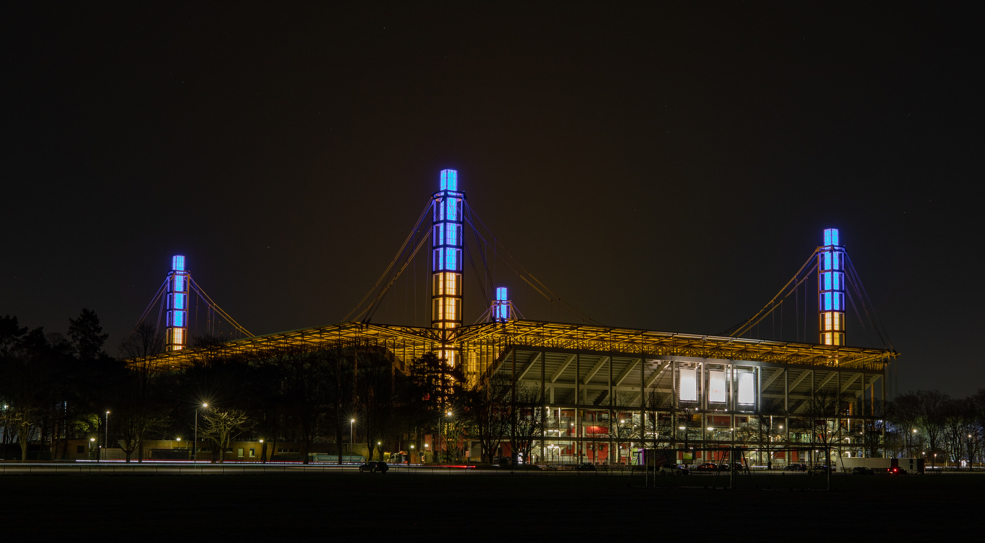 Köln Rheinenergiestadion blau gelb Ukraine 2022