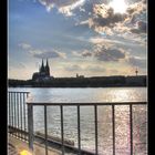 Köln Rheinterassenblick mit Sonnenuntergang