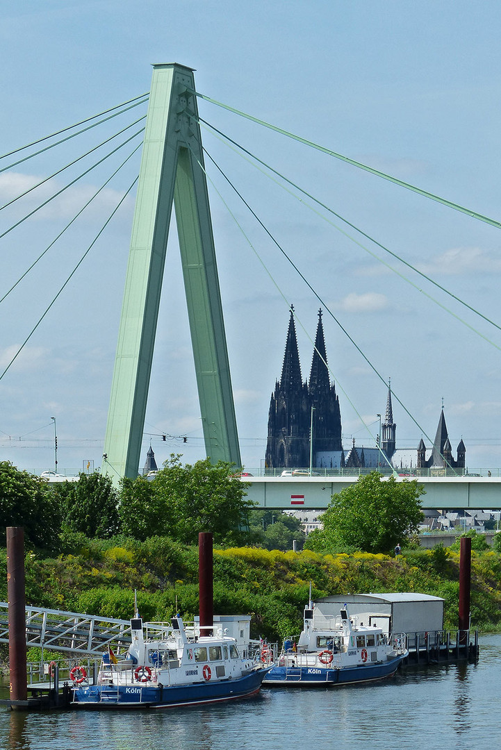 Köln - Severinsbrücke, Dom vom Bootshafen Deutz aus
