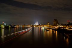 Köln Skyline bei Nacht