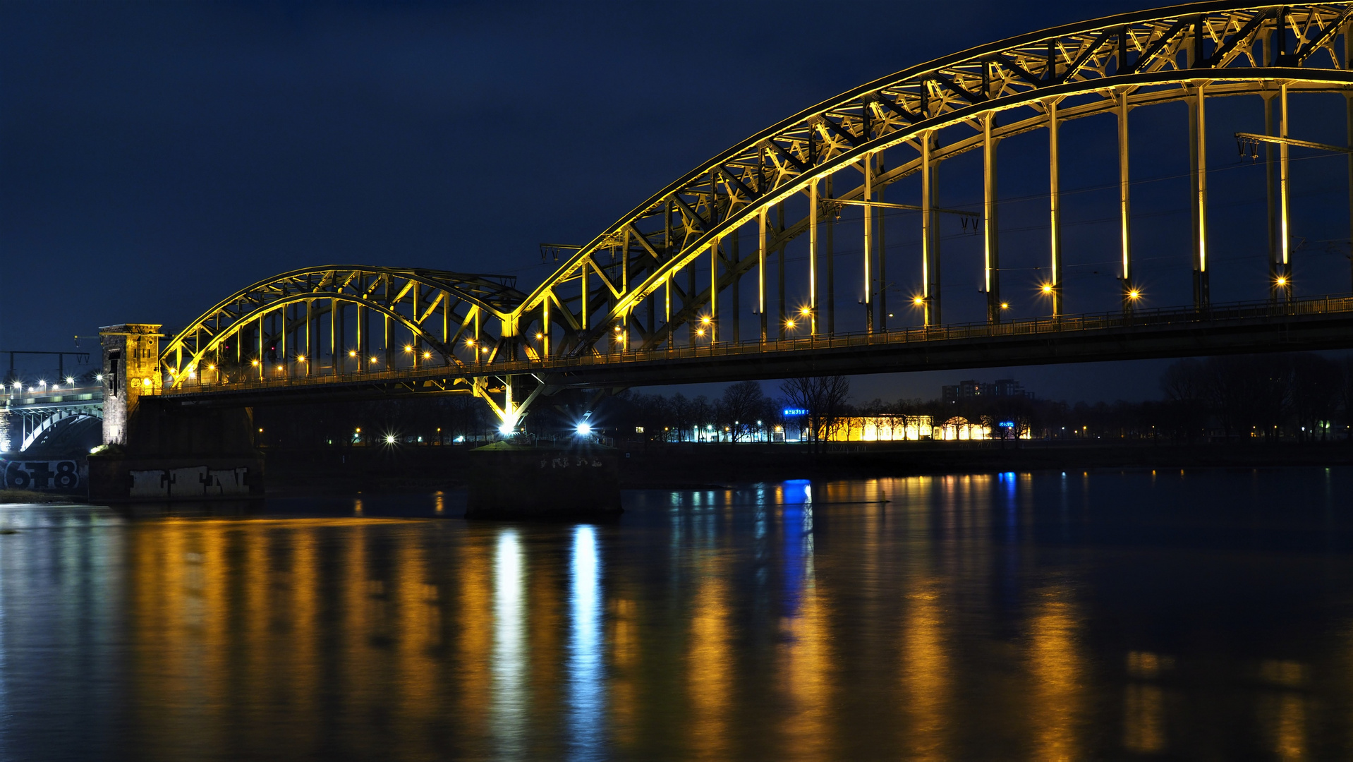 Köln Südbrücke am frühen Morgen, mein Beitrag zum Spiegeltag.