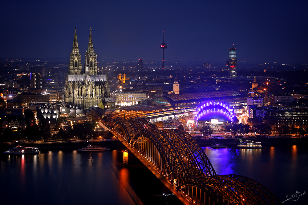 Köln Triangle @ Night