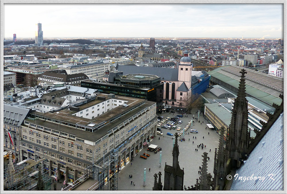 Köln - über den ´Dächern - Blick auf den Bahnhofsvorplatz