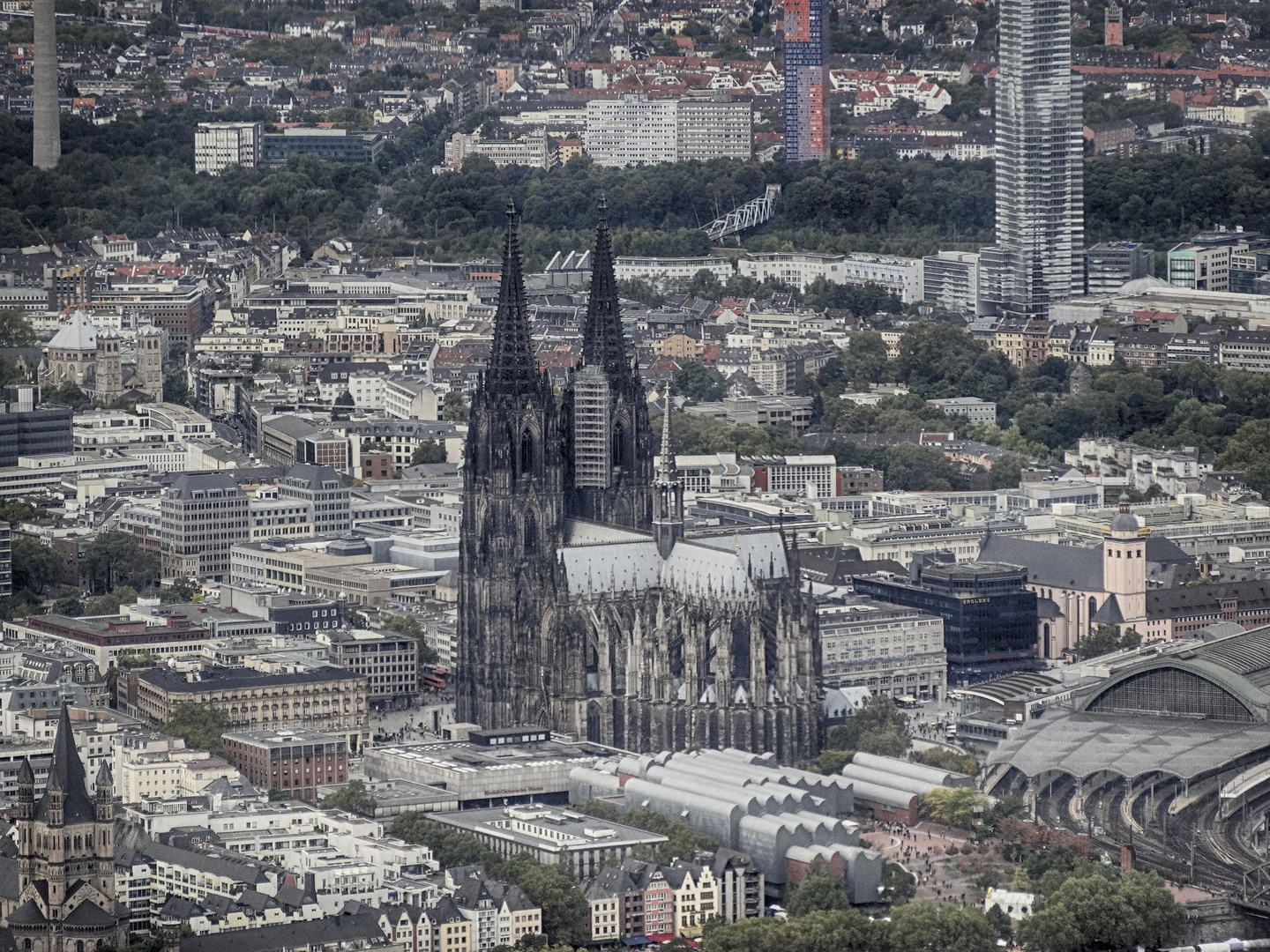 Köln und der Dom aus der Drohnen-Sicht