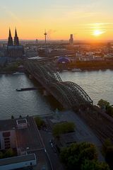 Köln und die scheidende Sonne