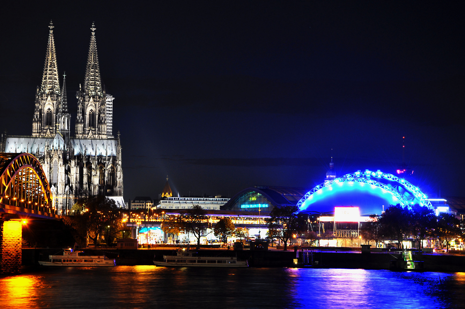 Köln und sein blaues Zelt