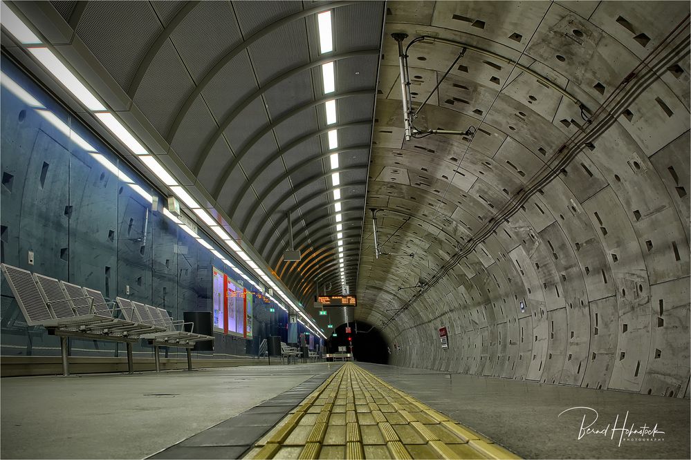 Köln .... Vorsicht am Bahnsteig