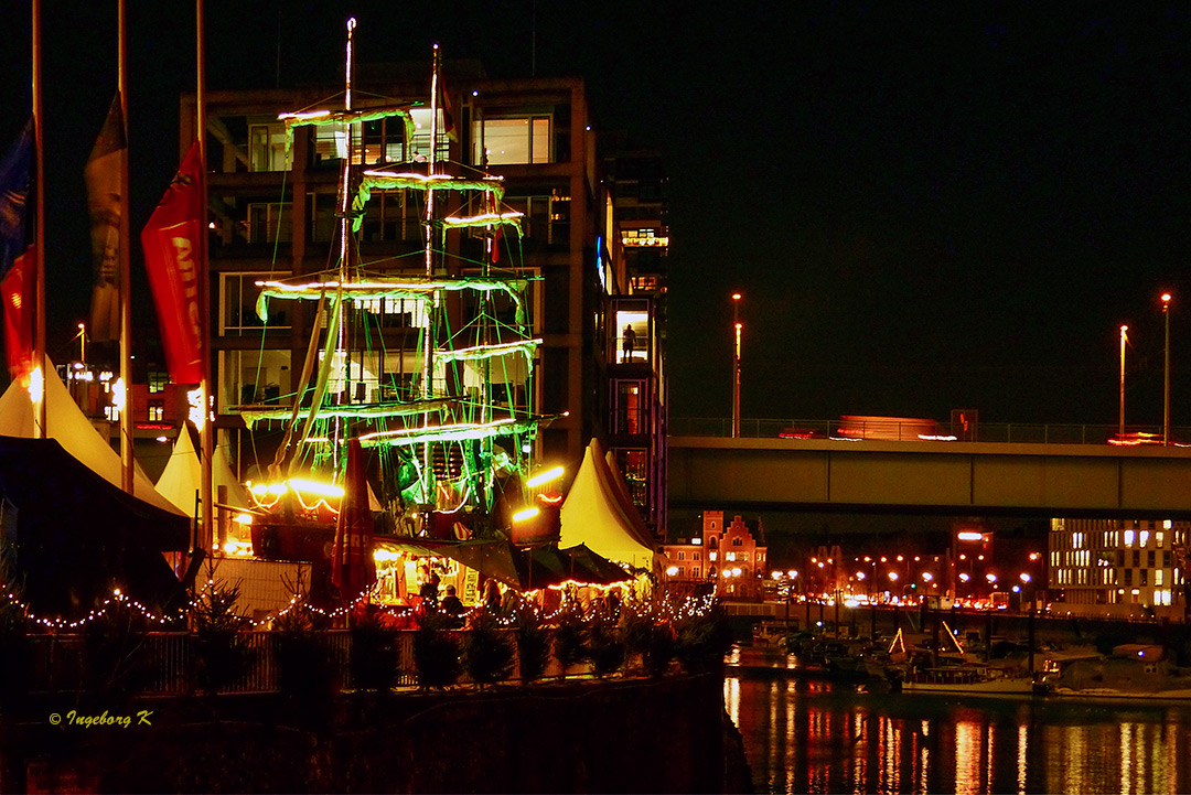 Köln -Weihnachtsmarkt-am-Hafen-Severinsbrücke