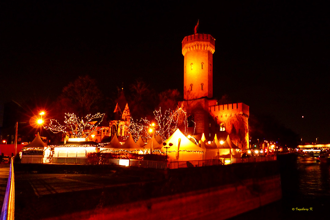 Köln- Weihnachtsmarkt  Am Malakoff-Turm am Schokoladenmuseum