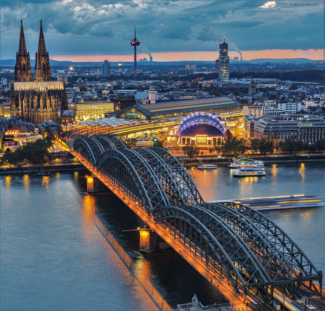 Köln zur Blauen Stunde