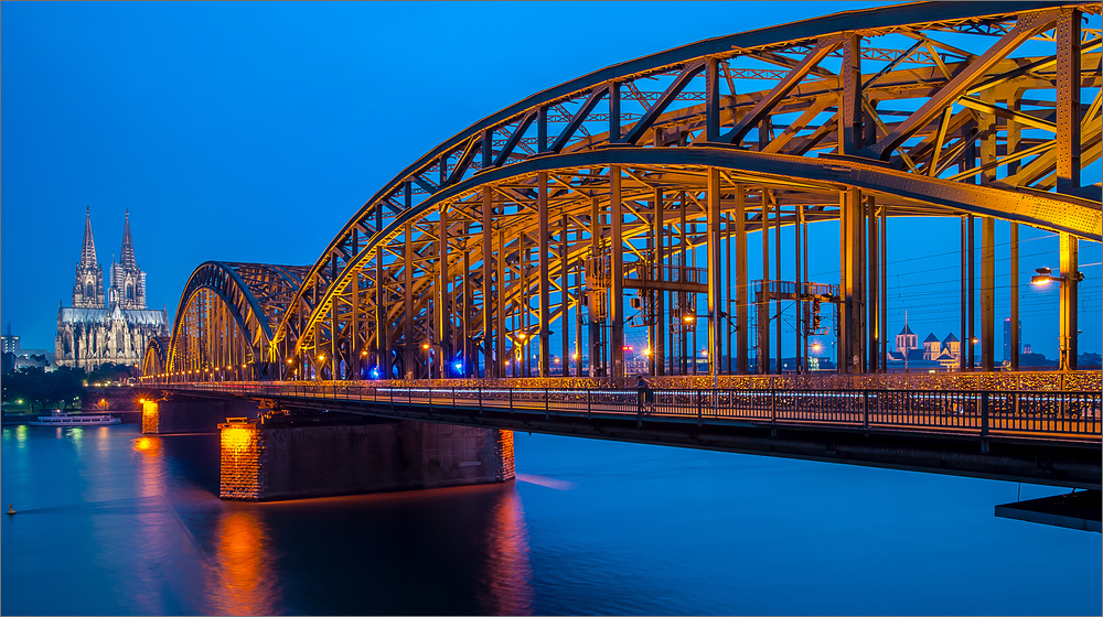 Köln zur Blauen Stunde