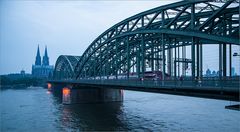 Köln zur frühen Blauen Stunde