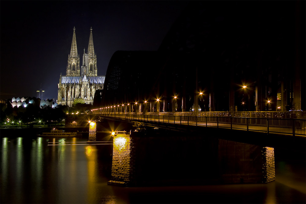 Köln zur Nachtzeit - Licht aus!