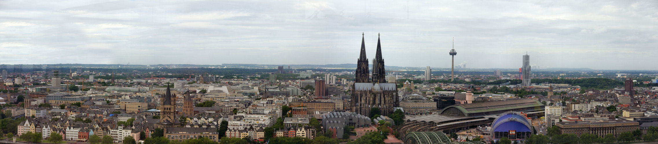 ...........Köln.........Blick zur Altstadt........"!