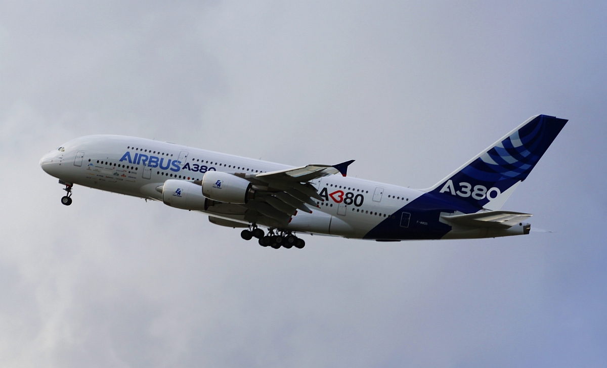 Köln/Bonn Airport (CGN) Airbus A380-800 F-WWDD im Überflug