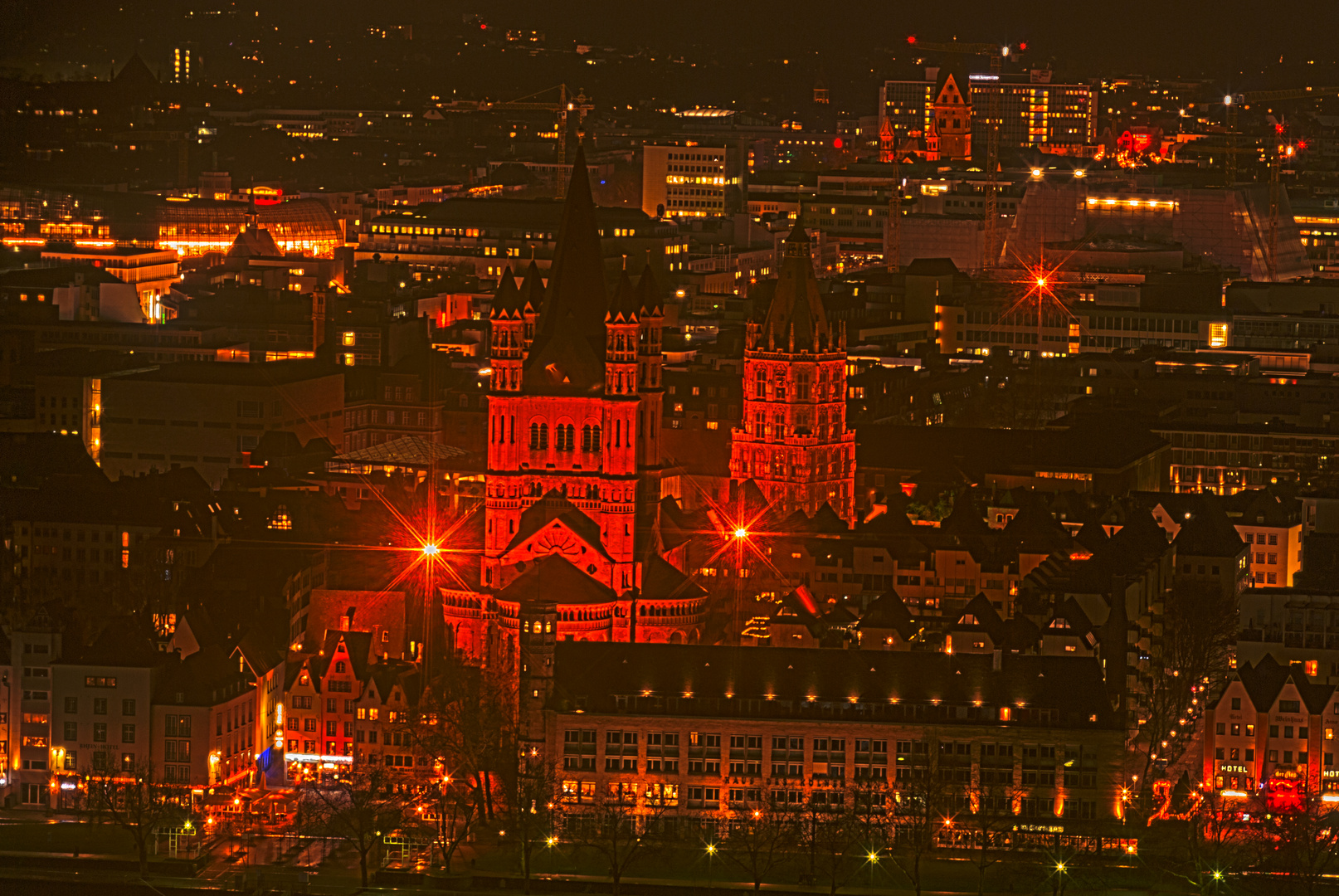 Kölner Altstadt bei Nacht