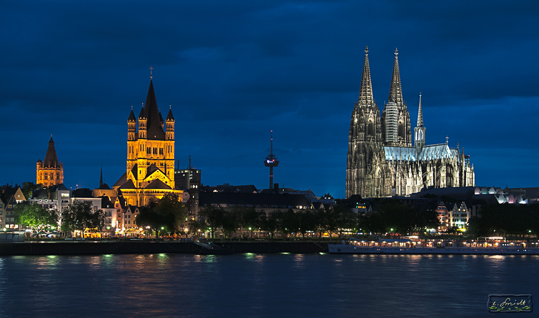 Kölner Altstadt bei Nacht