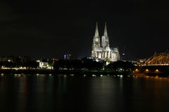 Kölner Altstadt bei Nacht II