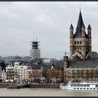 Kölner Altstadtpanorama mit Groß St. Martin, Stapelhaus und Rathausturm