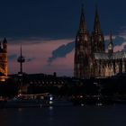 Kölner Altstadtufer mit Dom