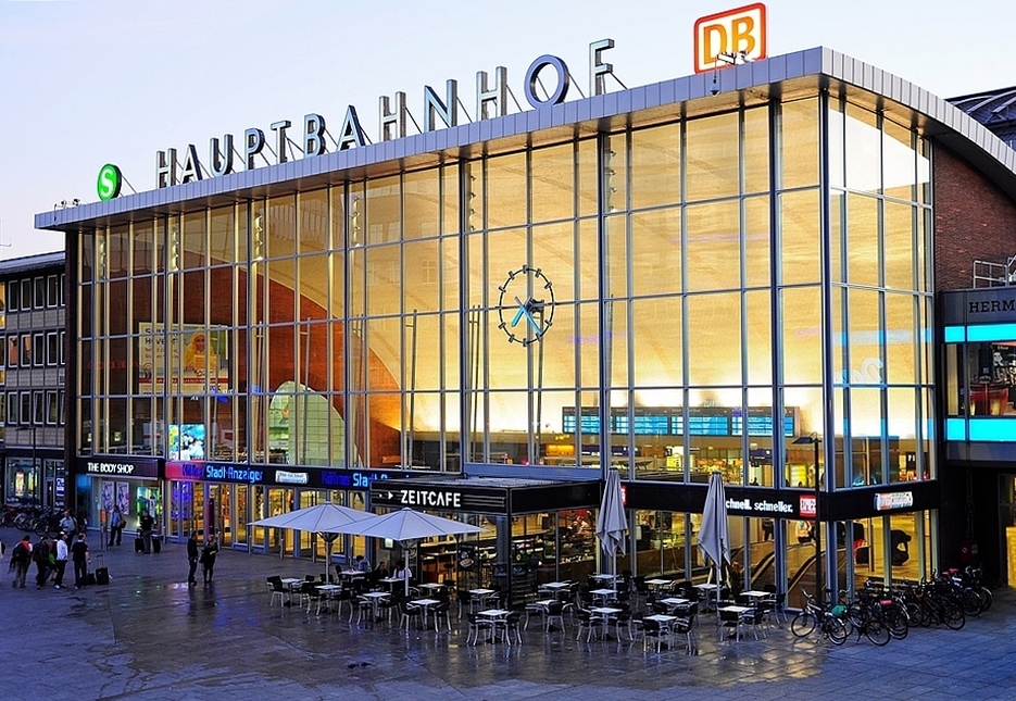 Kölner Bahnhof am Morgen