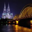 Kölner Brücke in der Nacht