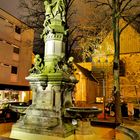 Kölner Brunnen bei Nacht