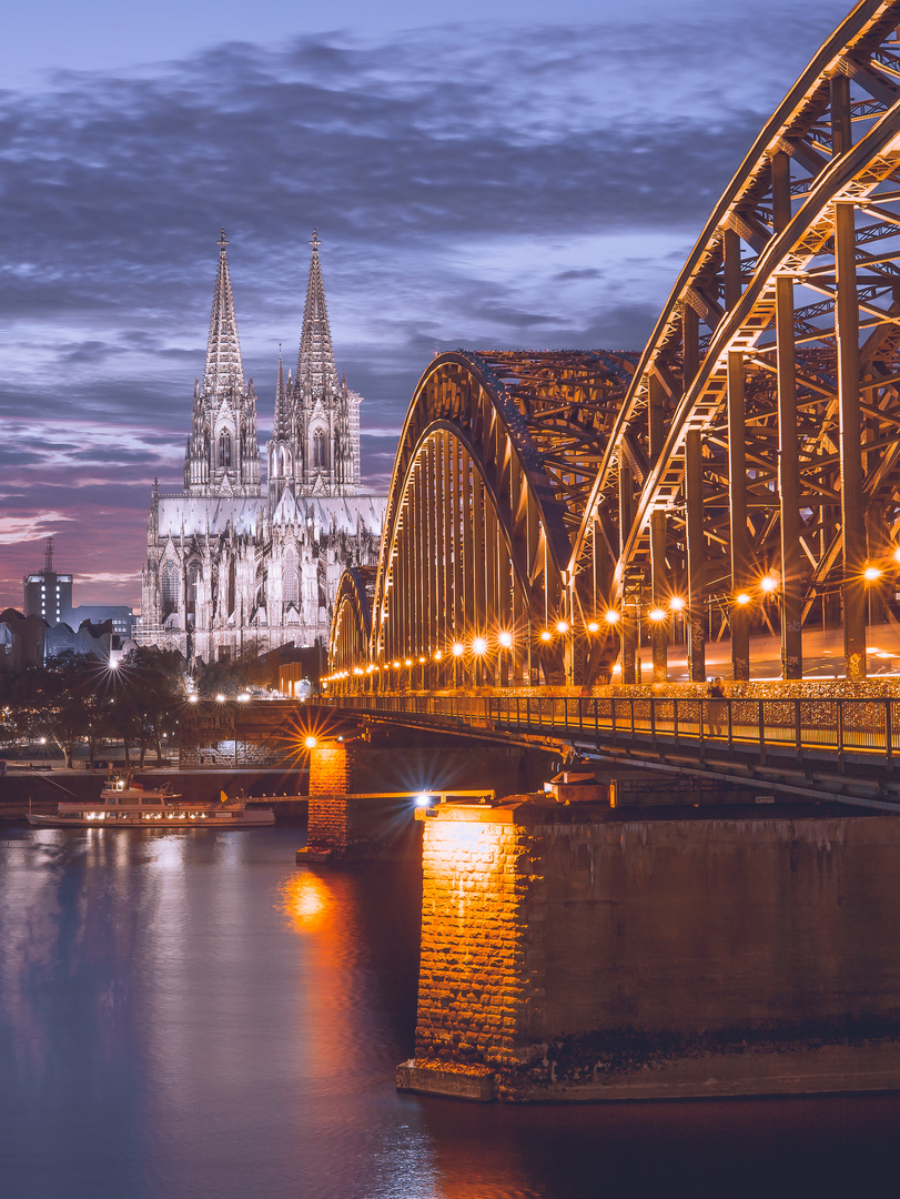 Kölner Dom am Abend