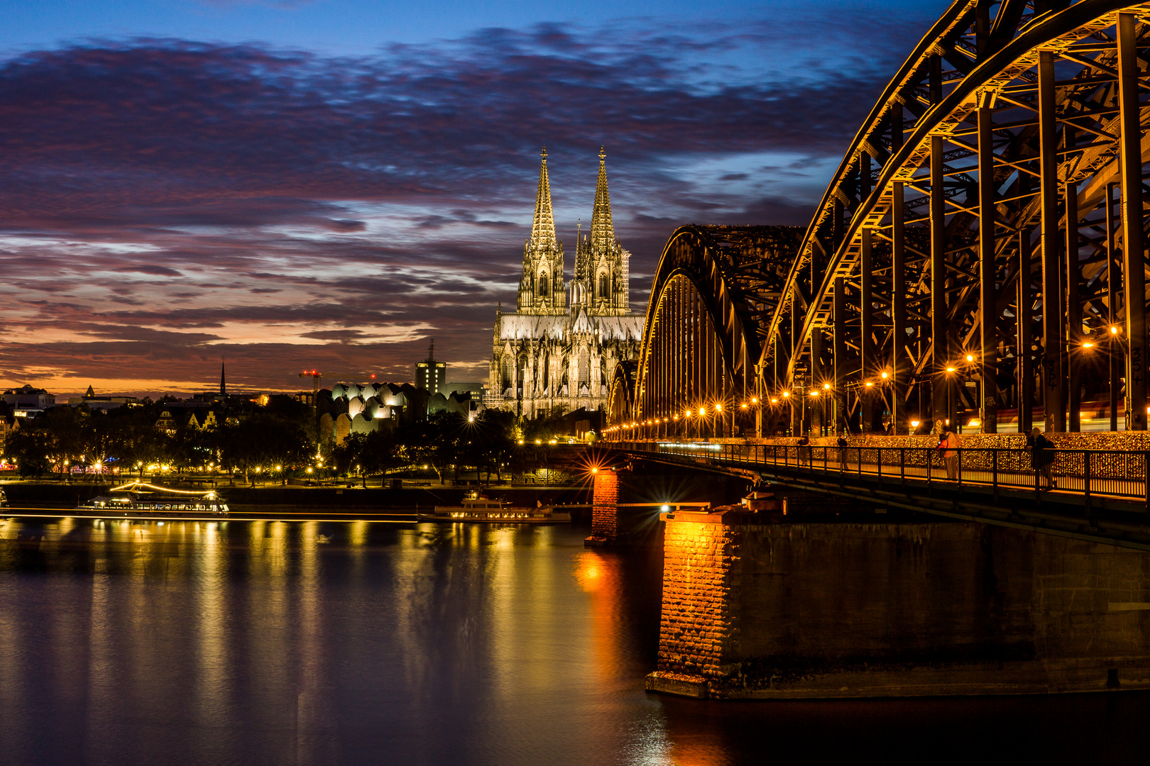 Kölner Dom am Abend 