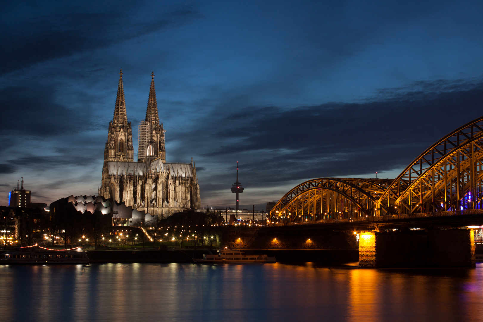 Kölner Dom am Abend