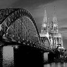 Kölner Dom am Abend (s/w)